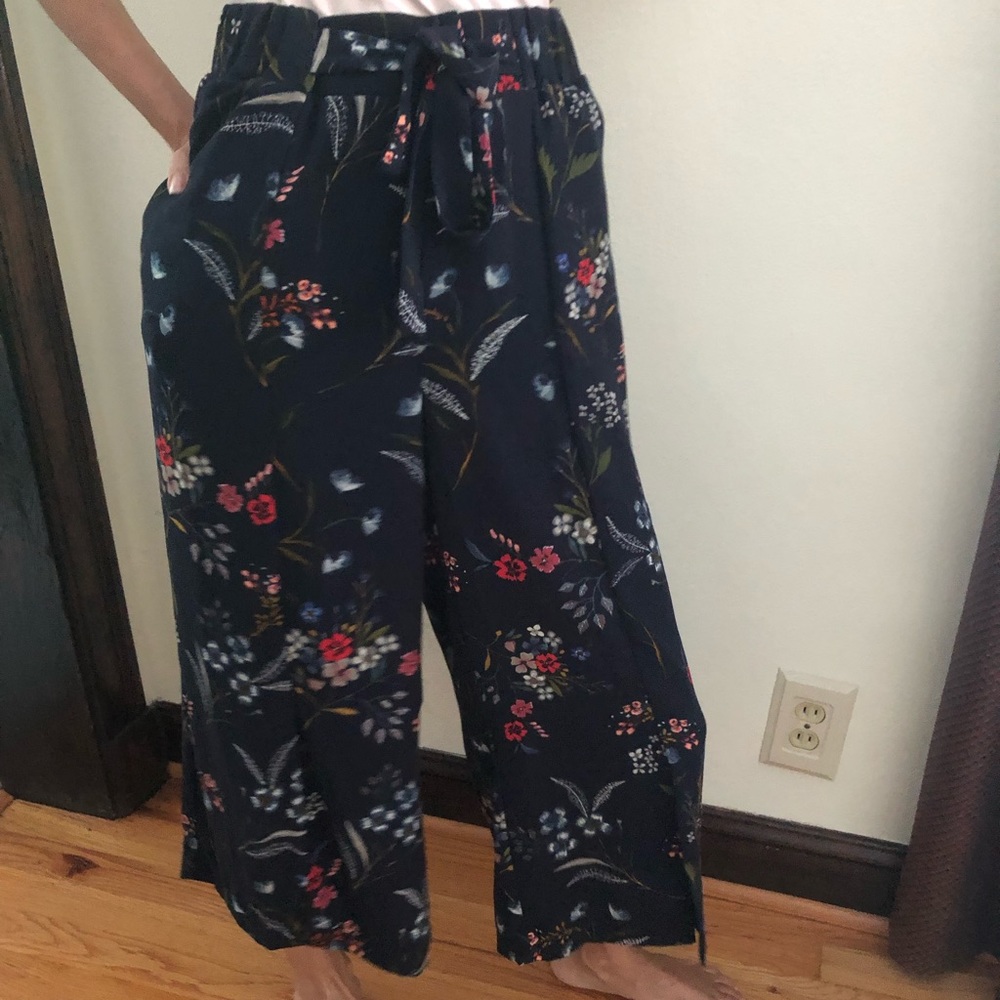 Stradivarious (Zara) floral palazzo capri pants